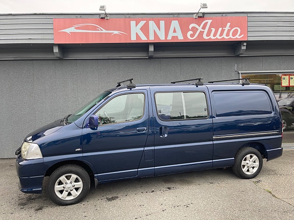 Toyota HiAce 2 of 30