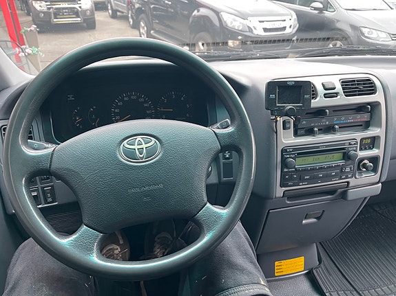 Toyota HiAce 9 of 30