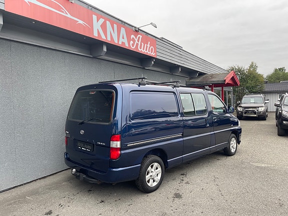 Toyota HiAce 8 of 30