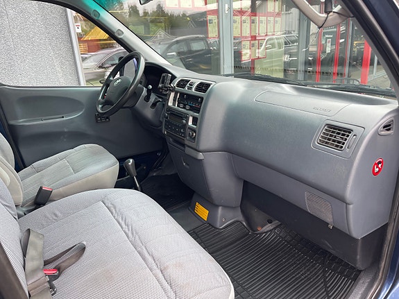 Toyota HiAce 25 of 30