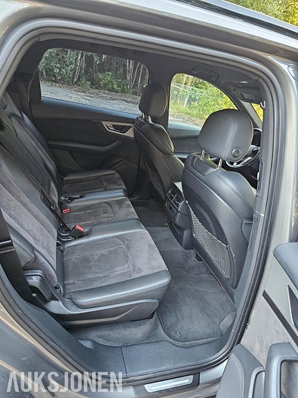 Audi Q7 9 of 15