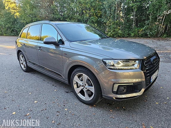 Audi Q7 2 of 15