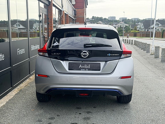 Nissan Leaf 4 of 30