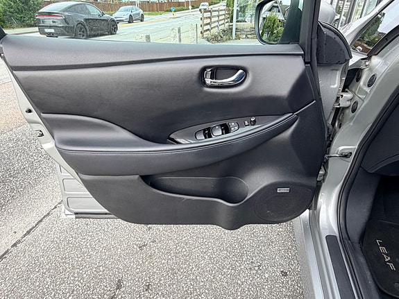 Nissan Leaf 9 of 30