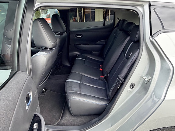 Nissan Leaf 28 of 30