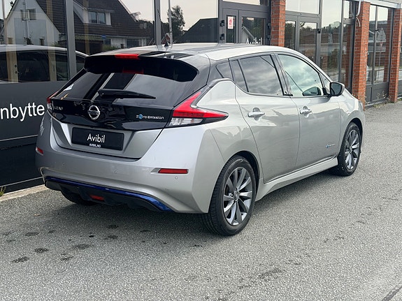 Nissan Leaf 5 of 30