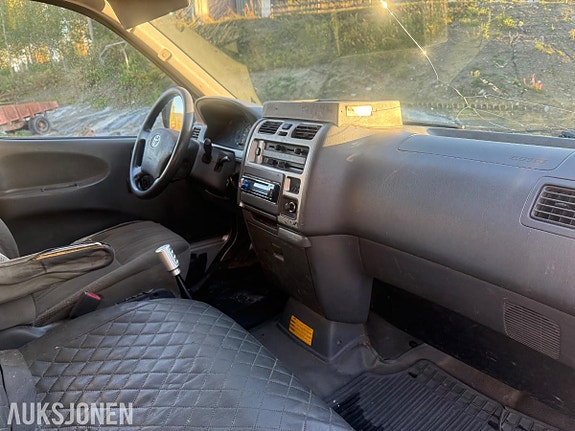 Toyota HiAce 8 of 14