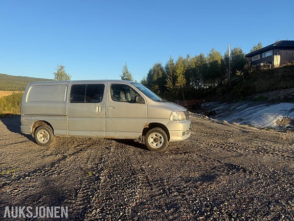 Toyota HiAce 3 of 14
