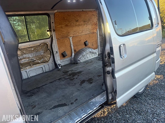 Toyota HiAce 13 of 14