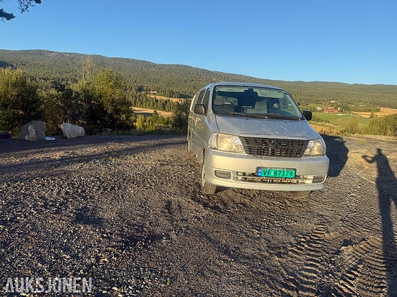 Toyota HiAce 2 of 14