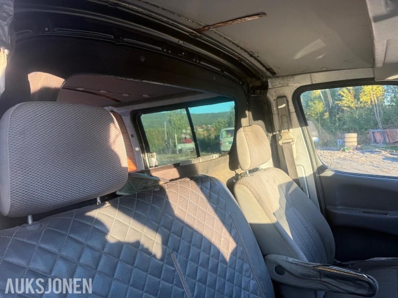 Toyota HiAce 10 of 14