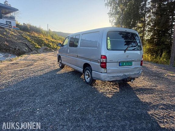 Toyota HiAce 5 of 14
