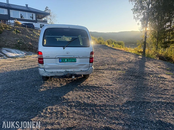 Toyota HiAce 4 of 14