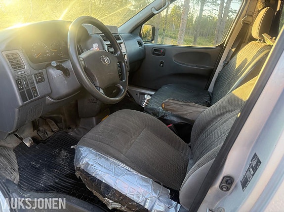 Toyota HiAce 6 of 14
