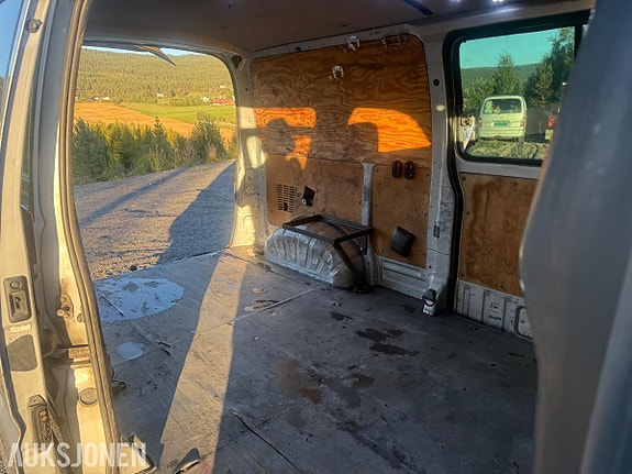Toyota HiAce 14 of 14