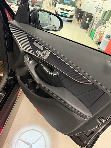 Mercedes-Benz EQC400 8 of 11
