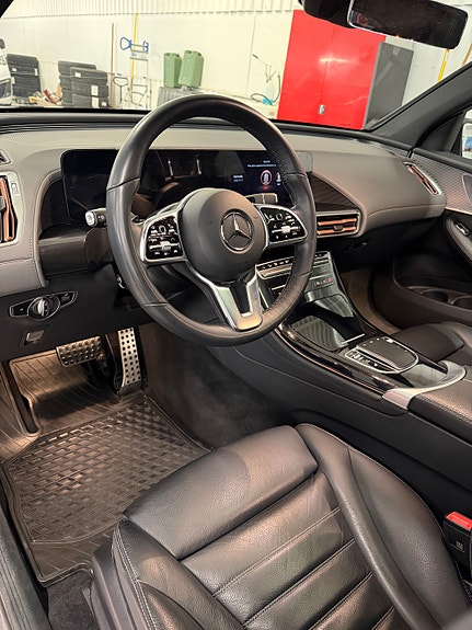 Mercedes-Benz EQC400 6 of 11
