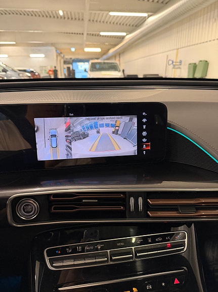 Mercedes-Benz EQC400 7 of 11
