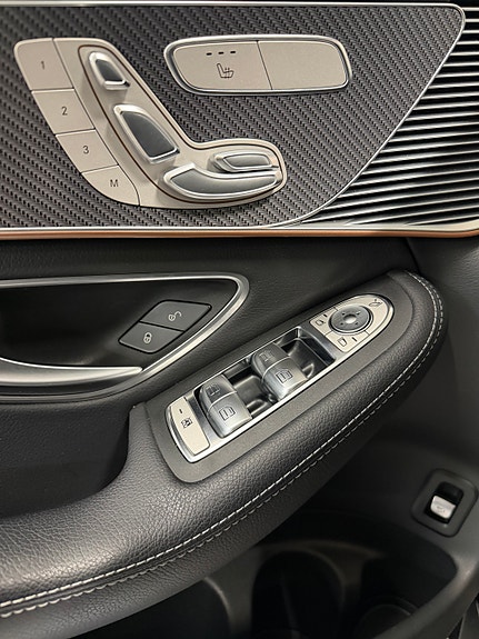 Mercedes-Benz EQC400 5 of 11