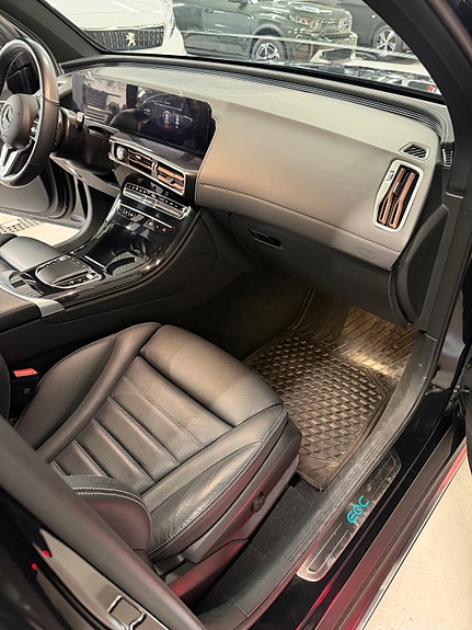 Mercedes-Benz EQC400 9 of 11