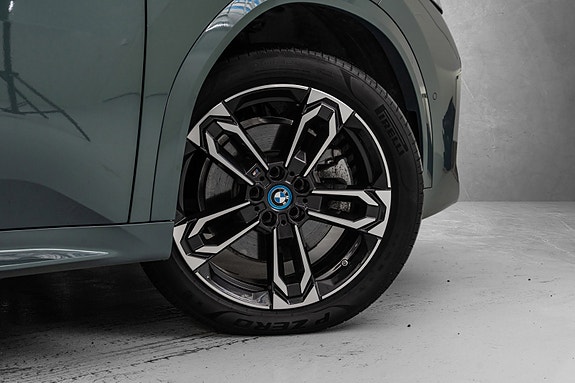 BMW iX2 9 of 30