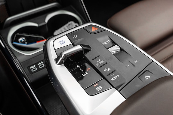 BMW iX2 25 of 30