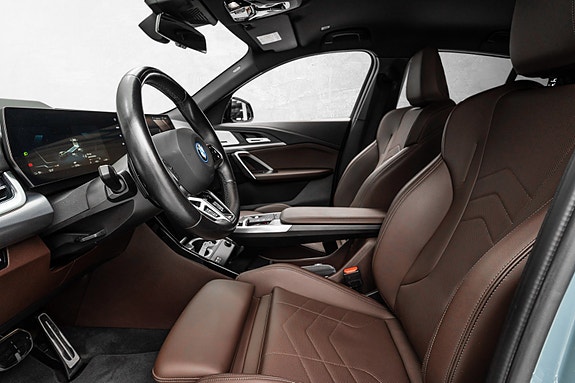 BMW iX2 10 of 30