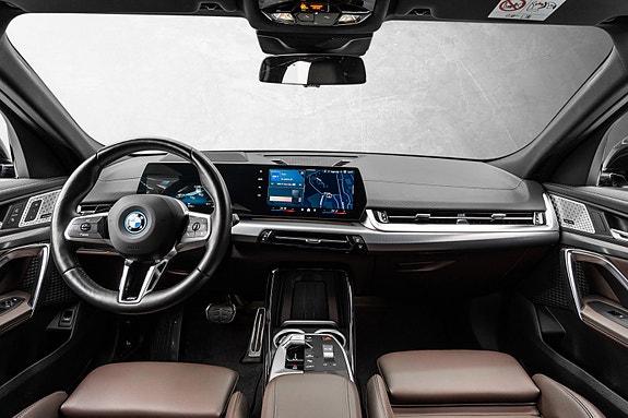 BMW iX2 14 of 30