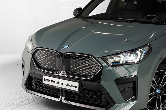 BMW iX2 2 of 30