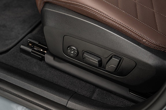 BMW iX2 12 of 30