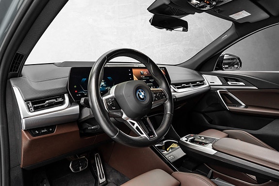 BMW iX2 11 of 30