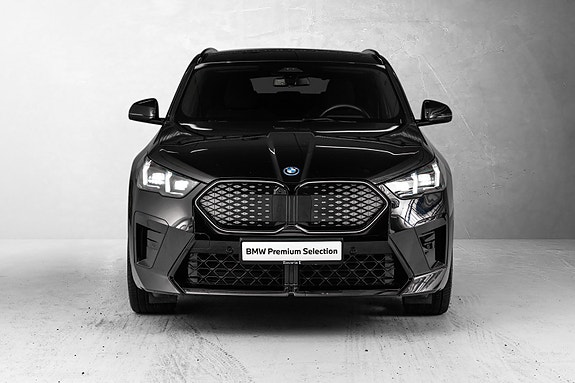 BMW iX2 3 of 30