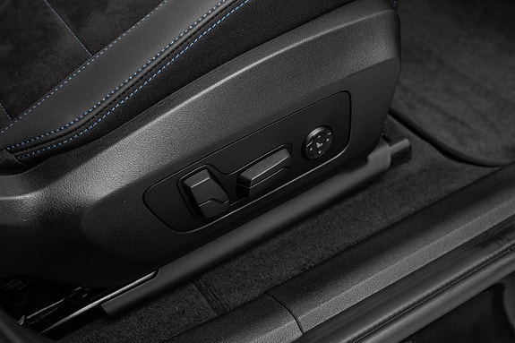 BMW iX2 17 of 30