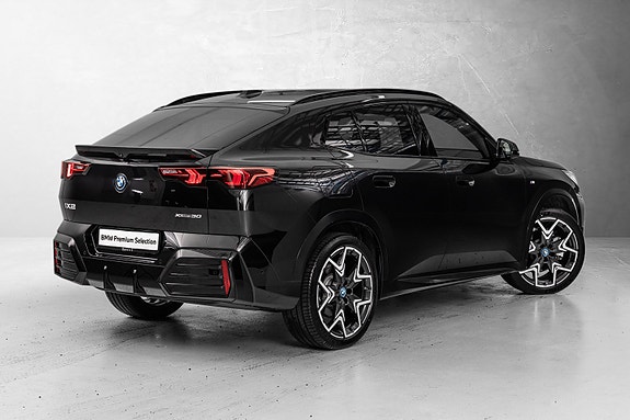 BMW iX2 5 of 30