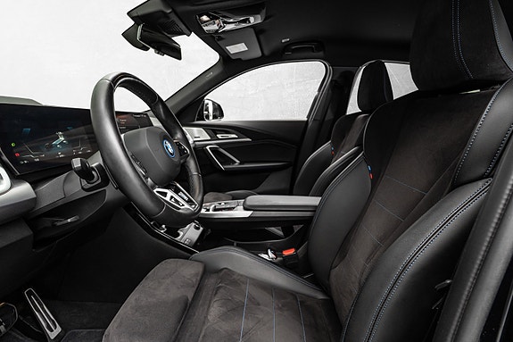 BMW iX2 10 of 30
