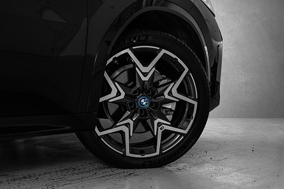 BMW iX2 9 of 30