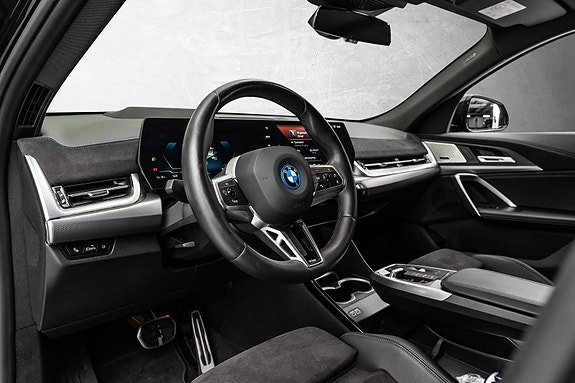 BMW iX2 11 of 30