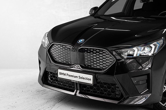 BMW iX2 2 of 30