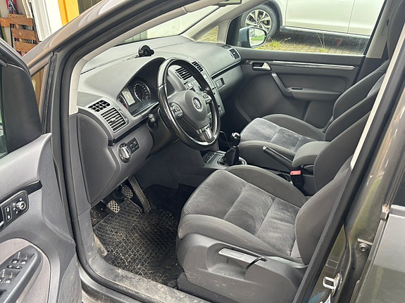 Volkswagen Touran 10 of 14