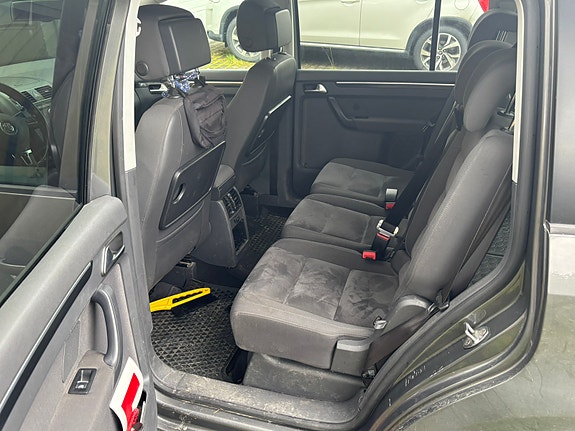 Volkswagen Touran 9 of 14