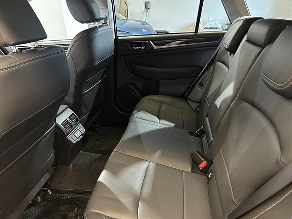 Subaru Outback 5 of 9