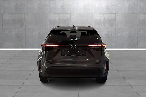 Toyota Yaris Cross 4 of 28
