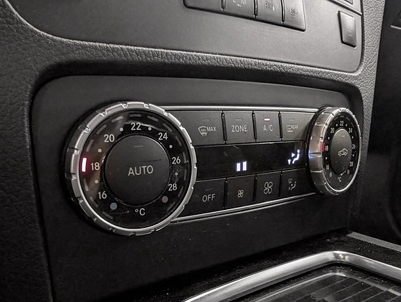 Mercedes-Benz GLK220 19 of 23