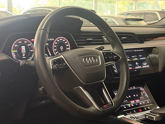 Audi e-tron 24 of 30