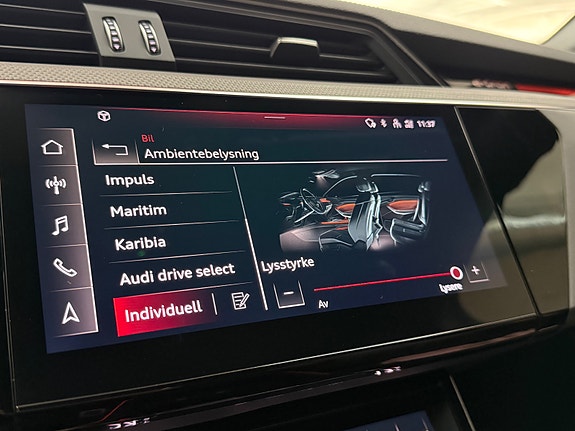 Audi e-tron 29 of 30
