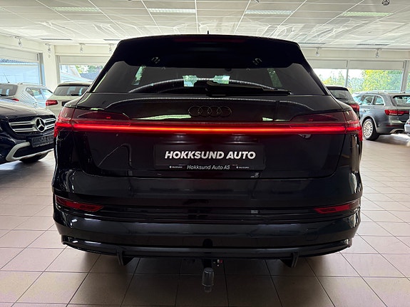 Audi e-tron 8 of 30