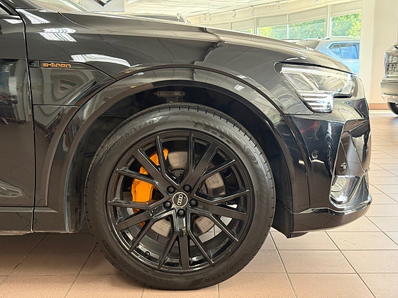 Audi e-tron 11 of 30