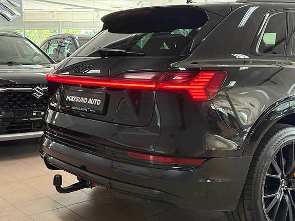 Audi e-tron 10 of 30