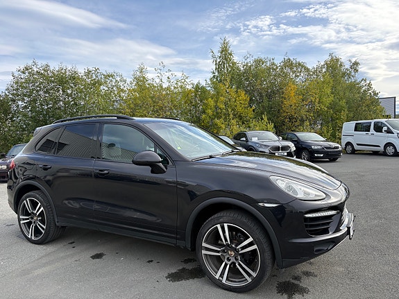 Porsche Cayenne 9 of 30