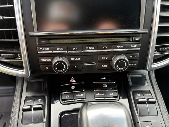 Porsche Cayenne 26 of 30